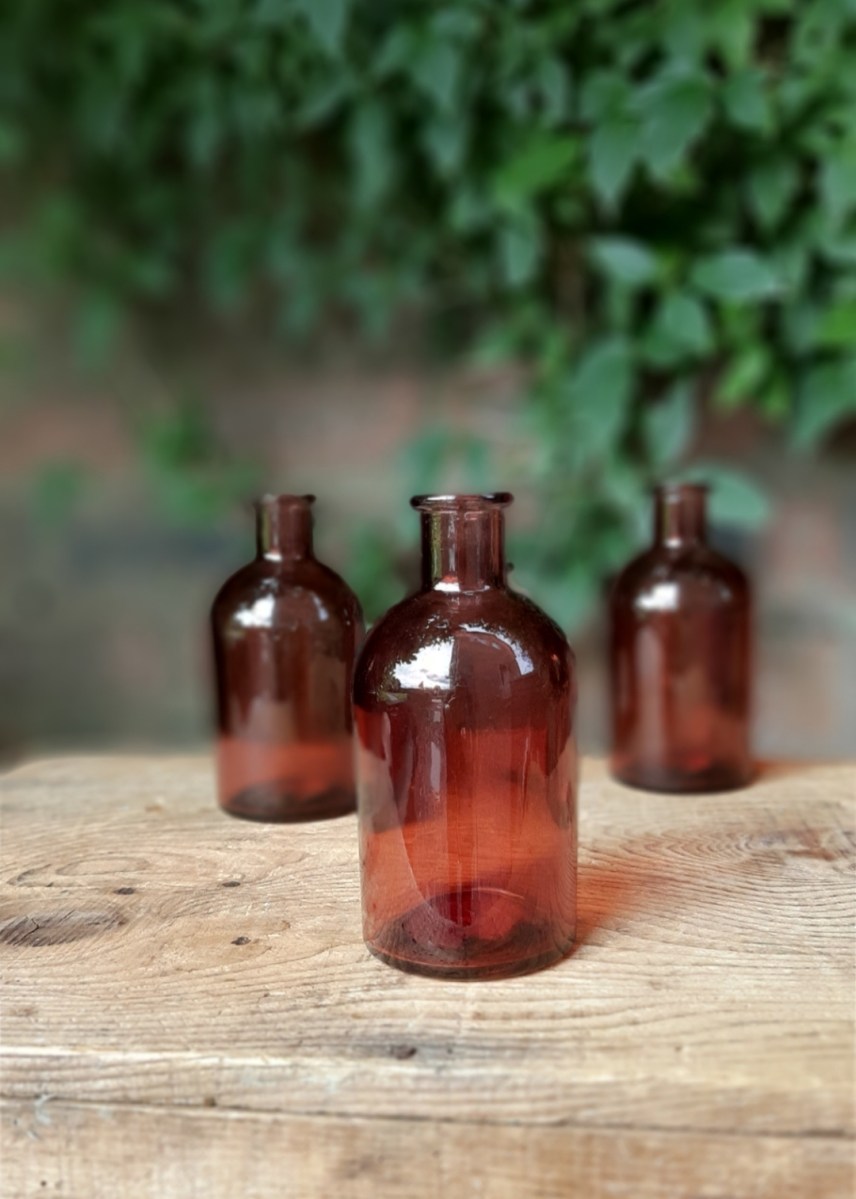 Amber bud vase hire in Dundee Scotland